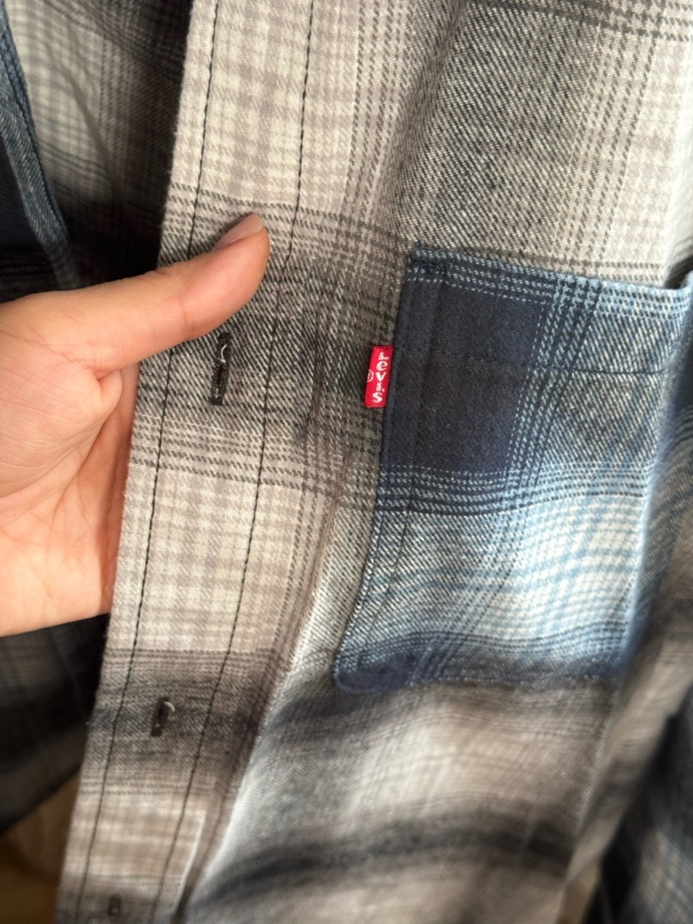 NWT Levi's Men's Blue Plaid Button-Down Shirt | Medium - Picture 5 of 7